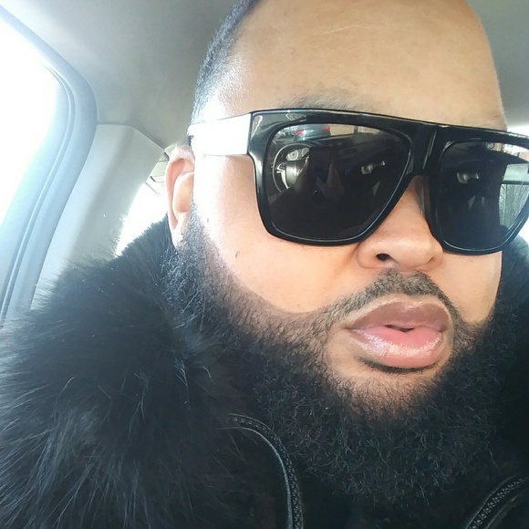 Meet your Posher, Deric - Picture 1 of 1